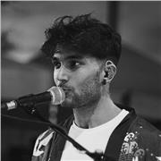 Músico, productor, compositor y técnico de sonido se ofrece a dar clases en cualquier ámbito relacionado con el mundo de la música y el sonido